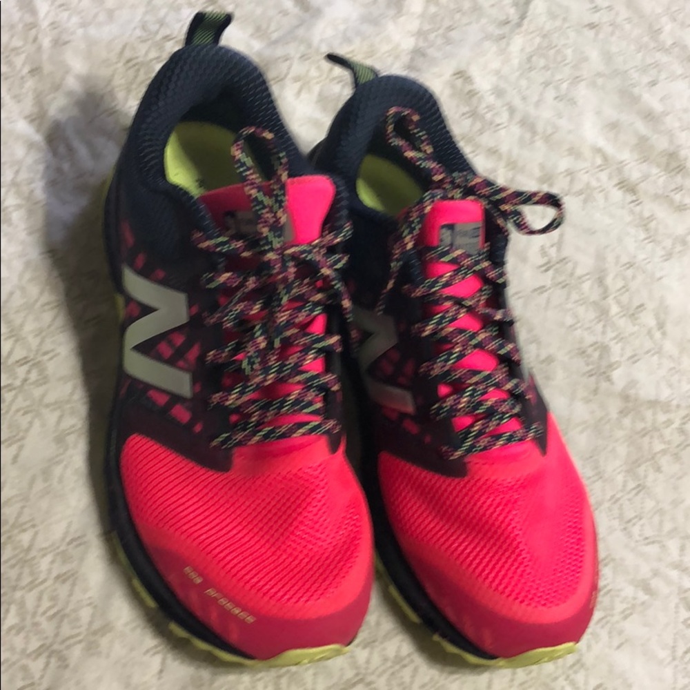Athletic shoes